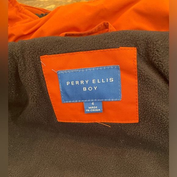 Perry Ellis Boys puffer coat, pre owned excellent condition size 4 - Picture 6 of 8